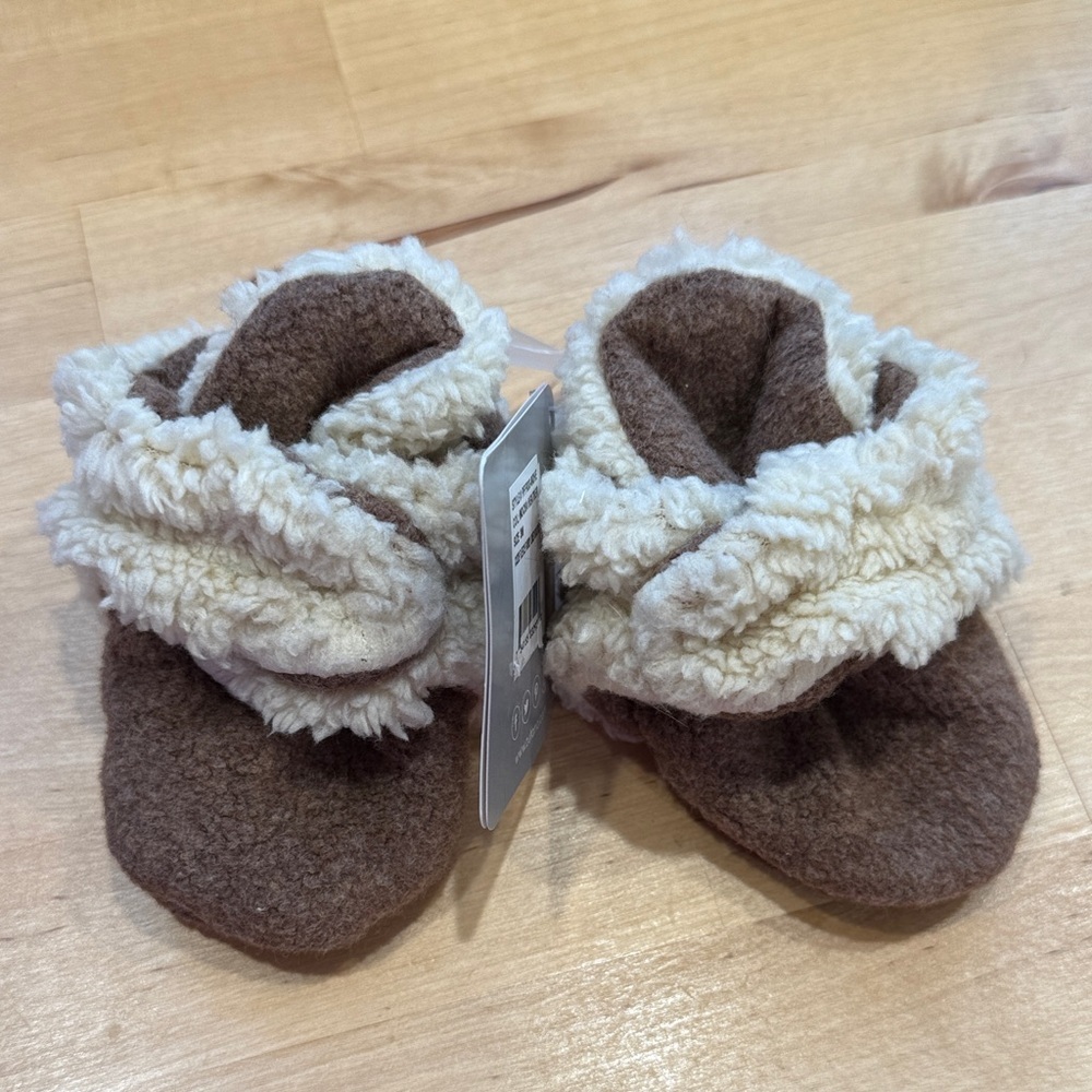 NWT Zutano Booties Size 3M Color Mocha Heather